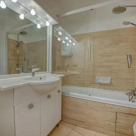 아파트 Luxury Flat With Swimming Pool 망들리유 라 나플