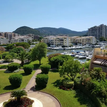 Apartment Luxury Flat With Swimming Pool *