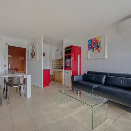 Luxury Flat With Swimming Pool